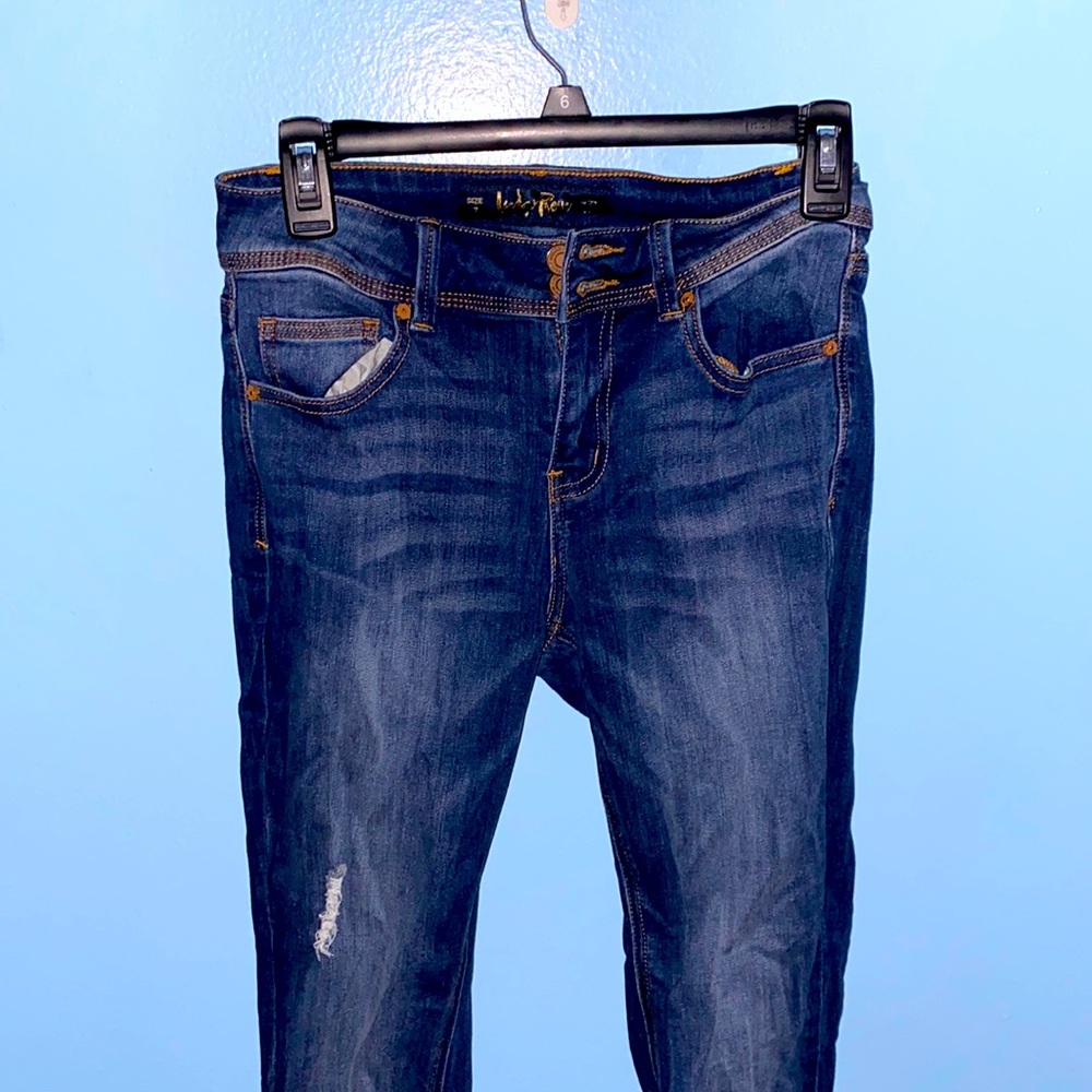 Straight jeans with UNIQUE frayed ends!